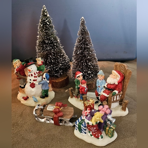 Snowflake Falls TOY CASTLE Lighted Snow Village (8 Pcs.) - Picture 5 of 8